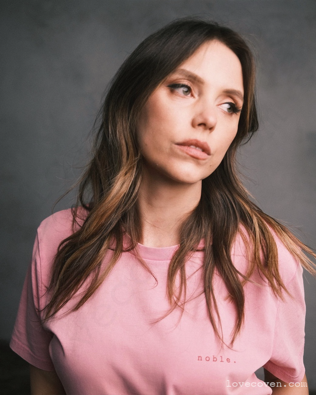 comic of a gentleman vintage tee. — pink